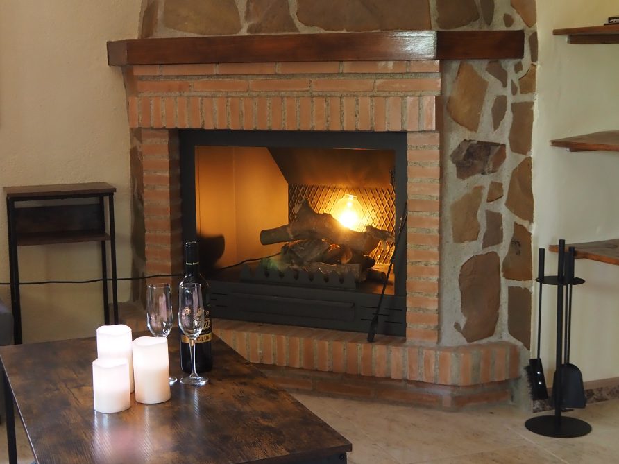 Interior Casa Rural Arbuniel Con Chimenea